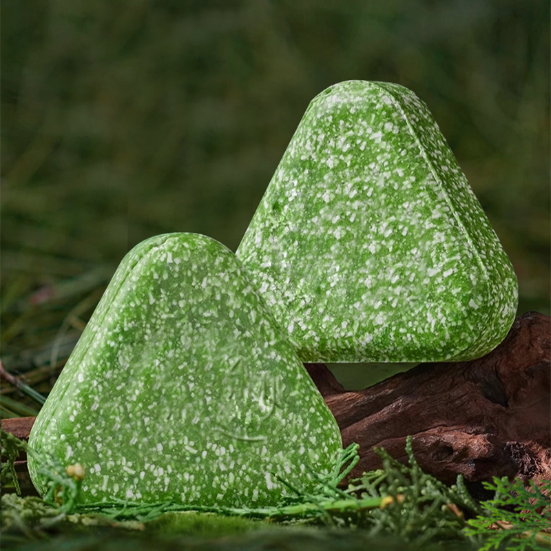 Natürliches festes Shampoo zur Stärkung der Haare