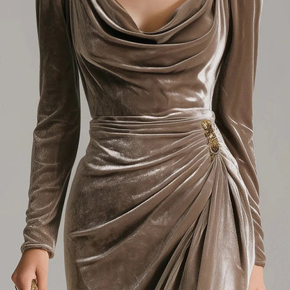 🎁Weihnachts-Sonderverkauf – 50 % Rabatt💖Velours-Schlupfkleid mit Schlitzen | Figurbetont & Elegant | Mit Langen Ärmeln und Raffungen